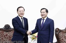 Le vice-PM Le Minh Khai demande à Samsung d'investir davantage au Vietnam