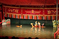 Les marionnettes sur l'eau du Vietnam impressionnent le public