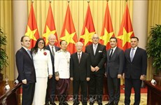 Le SG du Parti communiste et président Nguyen Phu Trong reçoit de nouveaux ambassadeurs étrangers