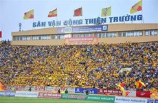 Reuters met en avant la reprise de la ligue de football du Vietnam avec un stade bondé