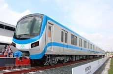 La première rame de la ligne de métro Ben Thanh-Suoi Tien arrive à Ho Chi Minh-Ville