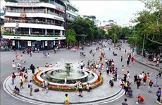 La rue piétonne de Hoan Kiem est à nouveau animée après la levée de l'ordre de distanciation sociale