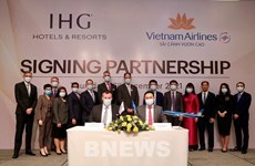Vietnam Airlines signe un accord de coopération avec le groupe IHG Hotels & Resorts