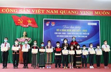Le Fonds de bourse d’études Vu A Dinh soutient les élèves minoritaires à Dak Lak