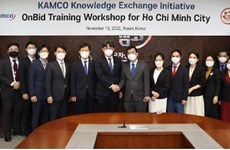 La R. de Corée partage des expériences sur le système d'enchères en ligne avec HCM-Ville