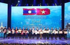 Remise des prix du concours d'étude sur les relations Vietnam-Laos 2022  
