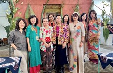 Dix peintres vietnamiennes exposent leurs œuvres en Indonésie