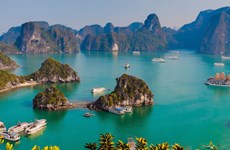 La baie d'Ha Long, destination de croisière parmi les plus photographiées au monde
