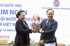 La présidente de l’Assemblée nationale rencontre des Vietnamiens en Russie