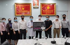 Hô Chi Minh-Ville : don de 2 milliards de dôngs pour la lutte contre le COVID-19
