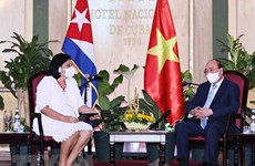 Le président Nguyen Xuan Phuc rencontre des amis cubains