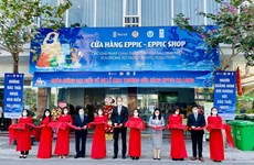 Quang Ninh : inauguration d’une boutique pour la réduction de la pollution plastique