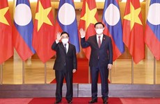 Le président de l’Assemblée nationale rencontre le PM du Laos