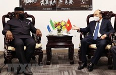 Le président de Sierra Leone entame une visite officielle au Vietnam