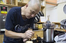 Un cafetier de Hanoï promeut les plus beaux lieux de la capitale dans ses cafés 