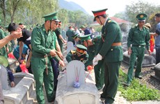 Thanh Hoa : Inhumation de restes de 20 soldats volontaires et experts vietnamiens tombés au Laos