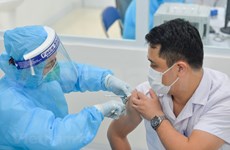 Le Vietnam débute sa première campagne de vaccination anti-COVID-19