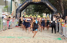 Près de 300 sportifs concourent au Triathlon TRI-Factor Vung Tàu 2022