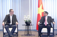 Le PM Pham Minh Chinh rencontre le président du Parti du travail de Belgique, Raoul Hedebou