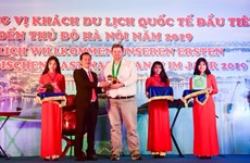 2019 : Accueil des premiers touristes étrangers à Hanoï, à HCM-Ville et à Thua Thien-Hue