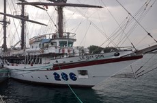 Le voilier 286/Le Quy Don en visite à Singapour