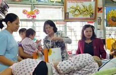 La vice-présidente au chevet des patients à Hô Chi Minh-Ville