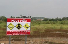 Une nouvelle technologie de décontamination de la dioxine testée à l'aéroport de Biên Hòa
