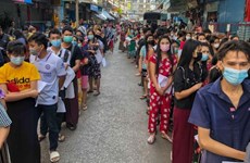 La Thaïlande testera plus de 10000 personnes après une augmentation record de cas de COVID-19