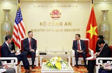 Le ministre de la Sécurité publique reçoit l’ambassadeur américain sortant Daniel Kritenbrink