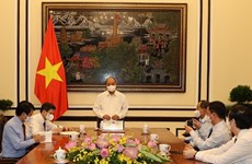 Le président Nguyen Xuan Phuc travaille avec la revue Cong San
