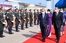 Le président Nguyen Xuan Phuc arrive à Vientiane pour une visite d’amitié officielle au Laos