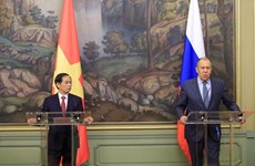 La presse russe accorde une attention à la visite du ministre vietnamien des Affaires étrangères