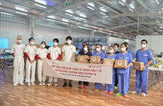 Un MV sud-coréen encourage les soignants anti-COVID-19 au Vietnam