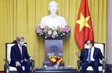 Le président Nguyen Xuan Phuc reçoit l'envoyé spécial du président américain pour le climat