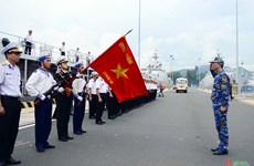 La frégate 012-Ly Thai Tô de la Marine populaire du Vietnam termine son séjour en Indonésie