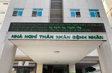 Motels bon marché et cuisines caritatives à l'hôpital Cho Rây