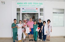 Covid-19: Un couple de patients britanniques revient au Vietnam