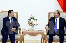 Le Premier ministre Nguyen Xuan Phuc reçoit le nouvel ambassadeur du Laos