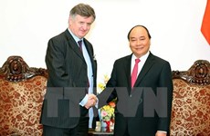 Le Premier ministre Nguyen Xuan Phuc reçoit le PDG du groupe français ADP