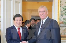 Le vice-Premier ministre Trinh Dinh Dung en visite officielle au Royaume-Uni
