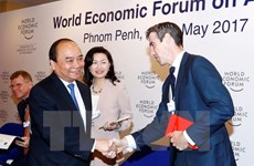  Le Premier ministre Nguyen Xuan Phuc termine ses activités au WEF-ASEAN 2017