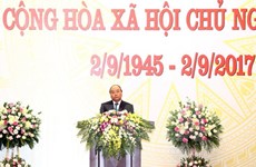 Le PM Nguyên Xuân Phuc donne un banquet à l’occasion de la Fête nationale