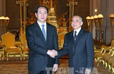 Le roi du Cambodge Norodom Sihamoni félicite le Vietnam