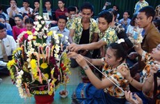 Les étudiants lao expérimentent les pratiques culturelles vietnamiennes