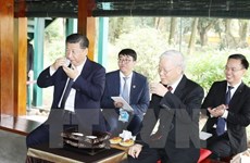 Le secrétaire général du PCV et le dirigeant chinois Xi Jinping assistent à un thé