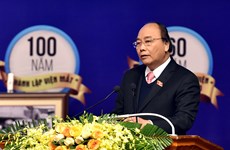 Le Premier ministre Nguyên Xuân Phuc décore l’Hôpital central d’ophtalmologie