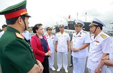 La présidente de l’AN visite des établissements de la Marine à Cam Ranh