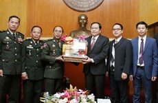 Le président du Front de la Patrie reçoit une haute délégation de l'armée cambodgienne