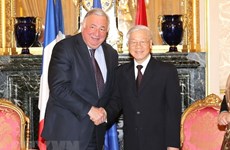 La France prend en haute considération le rôle et la position du Vietnam