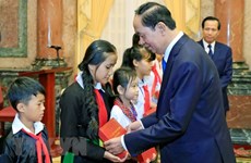 Le président Trân Dai Quang reçoit des enfants en difficulté du pays